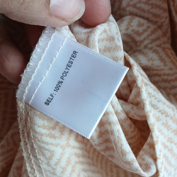 Rose & Olive Pink Relaxed‎ Blouse with Buttoned Sleeves - Picture 5 of 6